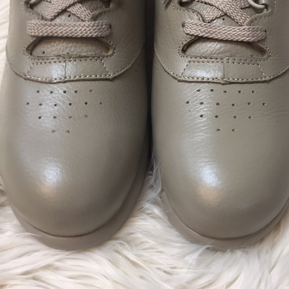 P. W. Minor clay color therapeutic shoes. NWT. - Picture 2 of 9